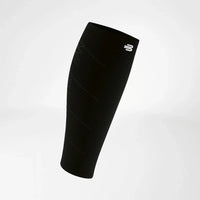 Bauerfeind Run Performance Compression Sleeves vadärm i svart, vit bakgrund
