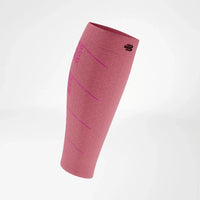 Bauerfeind Run Performance Compression Sleeves vadärm i korall, vit bakgrund
