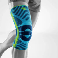 Bauerfeind Sports Knee Support knästöd i färgen Rivera, blått med limegröna detaljer, vit bakgrund