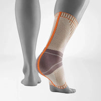Bauerfeind Sports Outdoor Ankle Support sett bakifrån med förstärkt hälparti