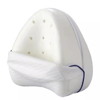 Ergonominen jalkatuki tyyny muistivaahtomuovista kyljellään nukkuville