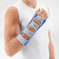 Bauerfeind ManuLoc Long handledsortos buren på underarm och hand
