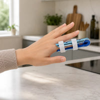 Fingerstöd i aluminium buret på ett finger med två kardborreband.