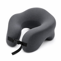 Resekudde med huvudstöd i ergonomisk design som ger stabilt stöd för nacke och huvud under resor.